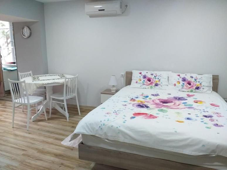 Boutique Apartment 17 Tbilisi Esterno foto